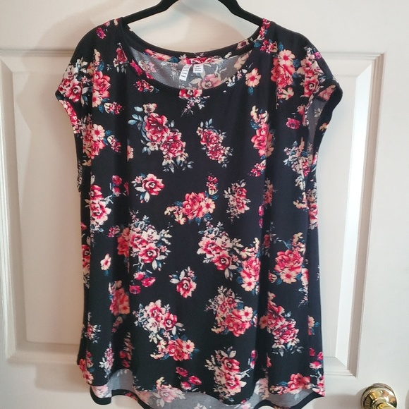 Elle Tops - Elle black floral top